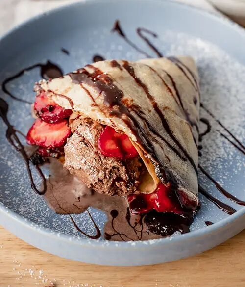 Crepas Con Helado De Chocolate