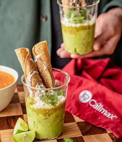 Flautas Con Guacamole Y Salsa